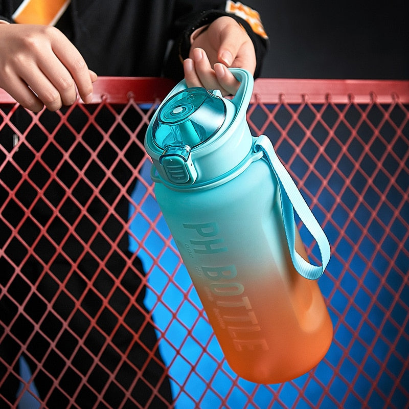 2200ml Large Capacity Water Bottles With Straw