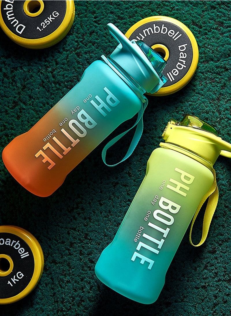 2200ml Large Capacity Water Bottles With Straw