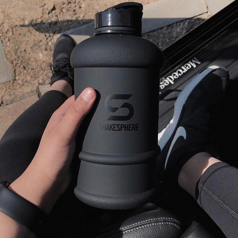 Large Capacity 2200Ml Plastic Sports Bottles