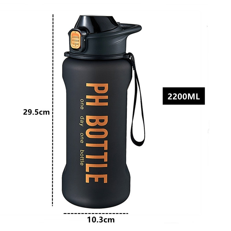 2200ml Large Capacity Water Bottles With Straw