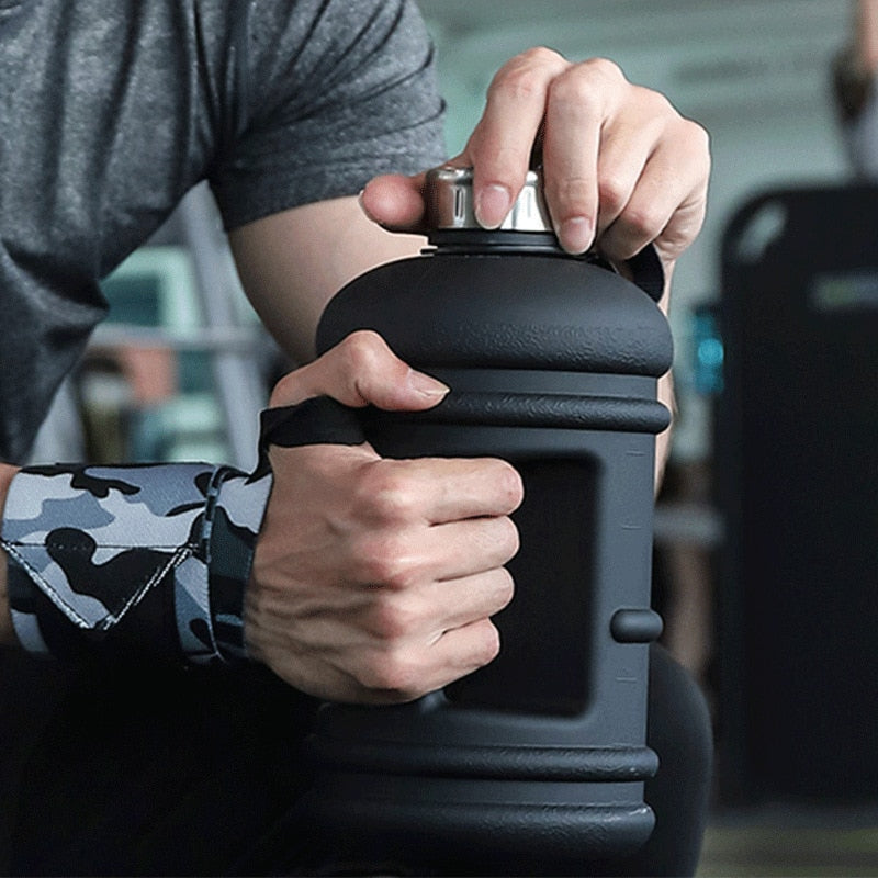 Large Capacity 2200Ml Plastic Sports Bottles
